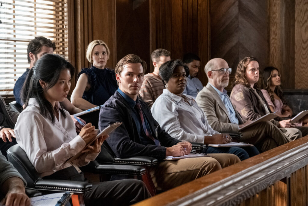 (L to r) NICHOLAS HOULT as Justin Kemp, LESLIE BIBB as Denice, ADRIENNE C. MOORE as Yolanda and J.K. SIMMONS as Harold in Warner Bros. Pictures’ “JUROR #2,” a Warner Bros. Pictures release.